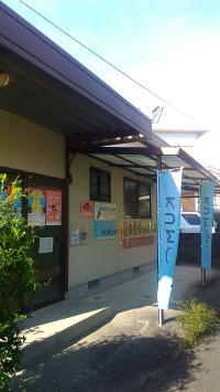 のぼりを目印に教室までお越しください。