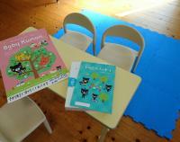 0~1歳のお子様はマット<br />
2~3歳のお子様は幼児机を使います。