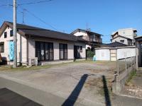 駐車場がありますので、お車でお越しの際はご利用ください。