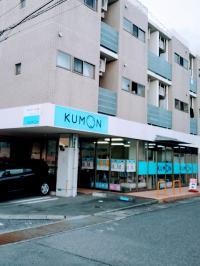 平成大通りから1本入った送迎しやすい場所です<br />
駐車スペース2台分あります