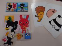 たくさんのカードやパズルがあります。