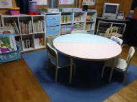 幼児さんには専用の部屋、机、イスをご用意しています。
