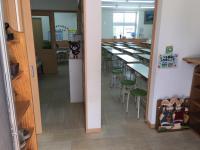 広い室内です。ベビーカー置き場もございます。