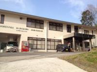 学校に隣接し、駐車場も広く送迎に便利です。