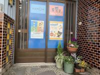 検温と手指の消毒をしています。