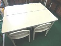 幼児さん用の机とイスをご用意しています