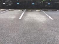 建物すぐ隣に専用駐車場を4台準備しております。