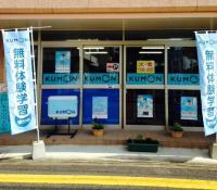 宮崎公立大学グラウンドの北側。ピンクの建物の１Ｆです。