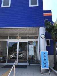 ラナイスポーツクラブの2階が会場です！