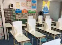 教室の換気（空気清浄機含む）、座席の消毒を徹底しています。