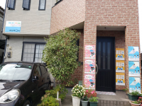 敷地内に駐車スペースございます。