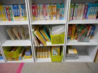 幼児向けのカードや教具をたくさんそろえています。