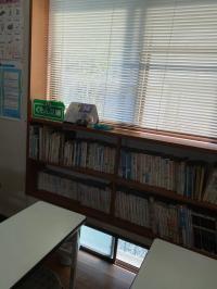 お教室の窓は、常時開けたままで換気を良くしています。