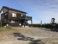 駐車場がありますのでお車で送迎していただけます。