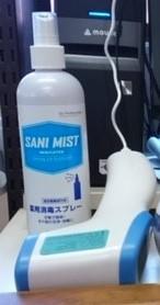 教室入り口で検温・消毒をお願いしています。指導者・スタッフも検温を行っています。