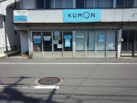 教室の外観です。道路に面しています。