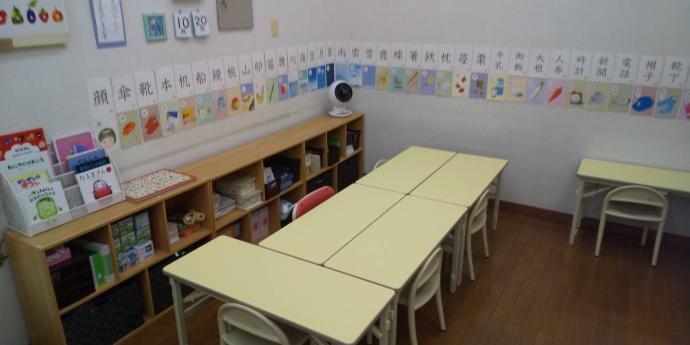 自立学習ができるまで、幼児専任のスタッフがサポートします。