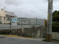 “赤マルソウ通り”から教室に曲がる入口の立て看板です