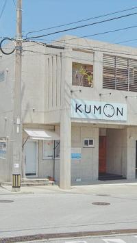 〈教室外観〉<br />
田場小学校より徒歩２分。