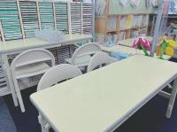 幼児コーナー。小さなお子様に合わせた席で学習します。