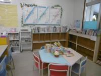 読書および教具コーナーです