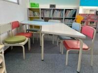 絵本の読み聞かせや歌い聞かせを通して、ことばのやりとりをします。<br />
<br />
<br />