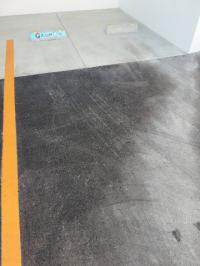 駐車場はひやごん学童クラブ様前に1台、奥の駐車場に1台ございます。