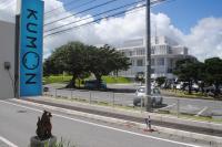 教室の向かいは<br />
「うるま市役所駐車場」です。