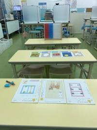 幼児席です。鉛筆を持つ練習から始められます。
