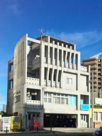 58号線沿いに移転しました。1F入って左に駐車場があります。