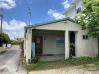 国道沿いから道に入り、50メートルほど入ると教室があります。