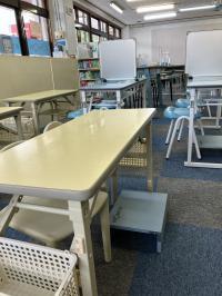 しっかり足がつく机で安心して学習出来ます