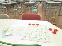 幼児席です。初めは保護者様にだっこしてもらい、一緒にお勉強します。