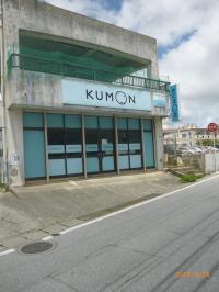 嘉数小学校正門近くの教室です。