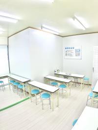 【石垣まえざと教室】白ベースの清潔で明るい教室で、集中して学習できます♪