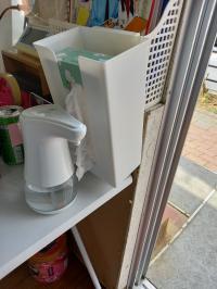 入室時は消毒、検温を行います。また、お知らせメールでお子さまの入退室をお知らせ♪