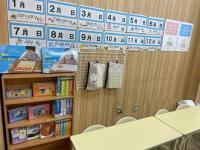 幼児席。数字盤やカードなども利用しながら、楽しく学習を進めます♪