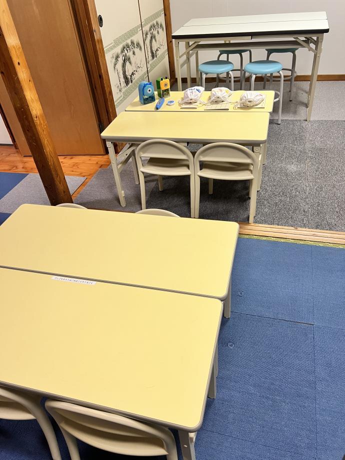 幼児さん用の机です。先生の近くで学習します。