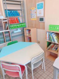 幼児さんのための机と、公文のおすすめ文庫もご用意しています。