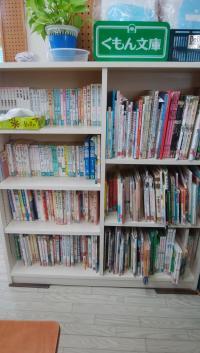 本もたくさんそろえています。