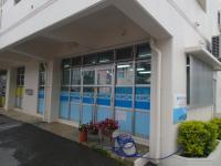 中原小学校の正門の前にあります。