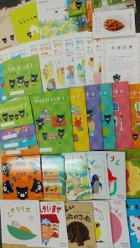 自我が芽生えてきた２歳児にはこちら。クレヨンや鉛筆の練習もできます。