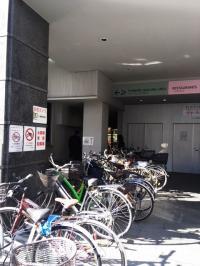 駐輪スペース側のエレベーターをご利用いただくと教室までスムーズです。