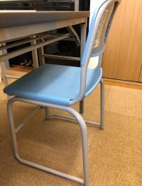 赤ちゃんは抱っこ<br />
幼児さんは<br />
足置き付きいすで<br />
安全です