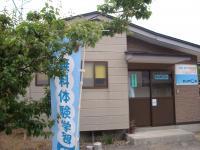 神社の脇を入ります。