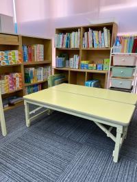 幼児さん向けの絵本やパズル、教具もたくさん揃えています。