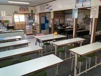 教室内観。広く明るい教室です!