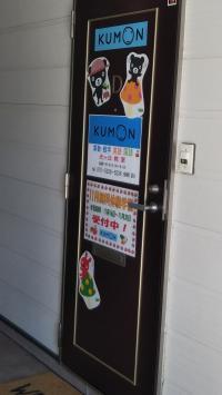 D号室が教室です。