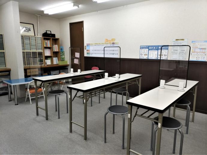 教室内部は広く、幼児さんから高校生まで、静かな環境で学習できます。