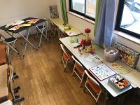 小さなお子さまでも安心して座れる机・椅子があります。